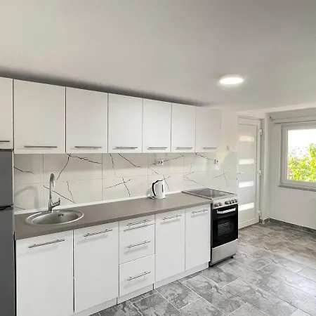 Ajla - Free Parking סראייבו