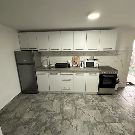 Ajla - Free Parking Apartman *