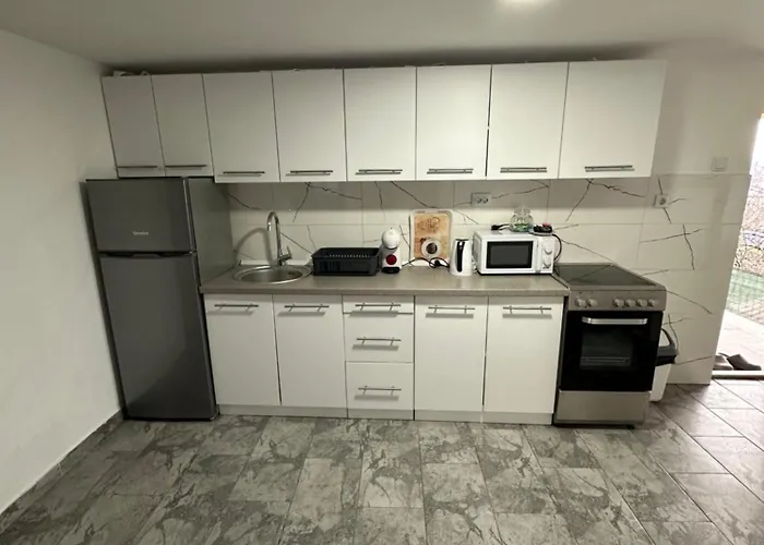 Ajla - Free Parking Apartman *